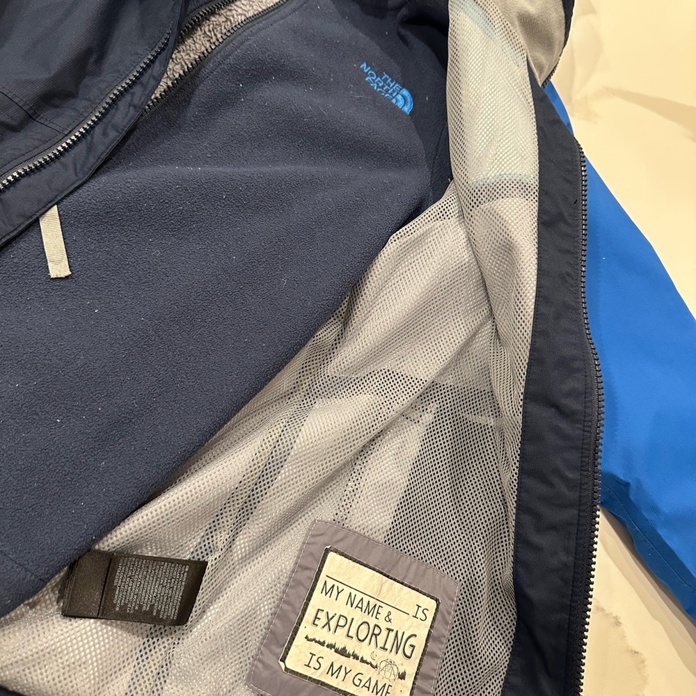 The North Face Triclimate 3 in 1 HyVent Coat: Boys Size 7/8 - Picture 4 of 5